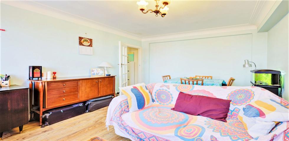 			HEATING and HOT WATER INCLUDED, 1 Bedroom, 1 bath, 1 reception Flat			 Eton College Road, Belsize Park